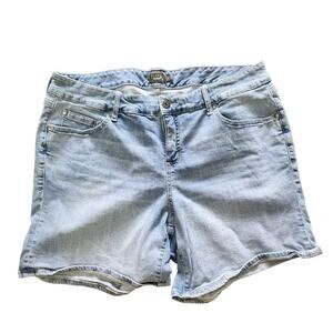 Torrid Denim Bermuda Shorts Plus Size 18 Light Wash Stretch‎